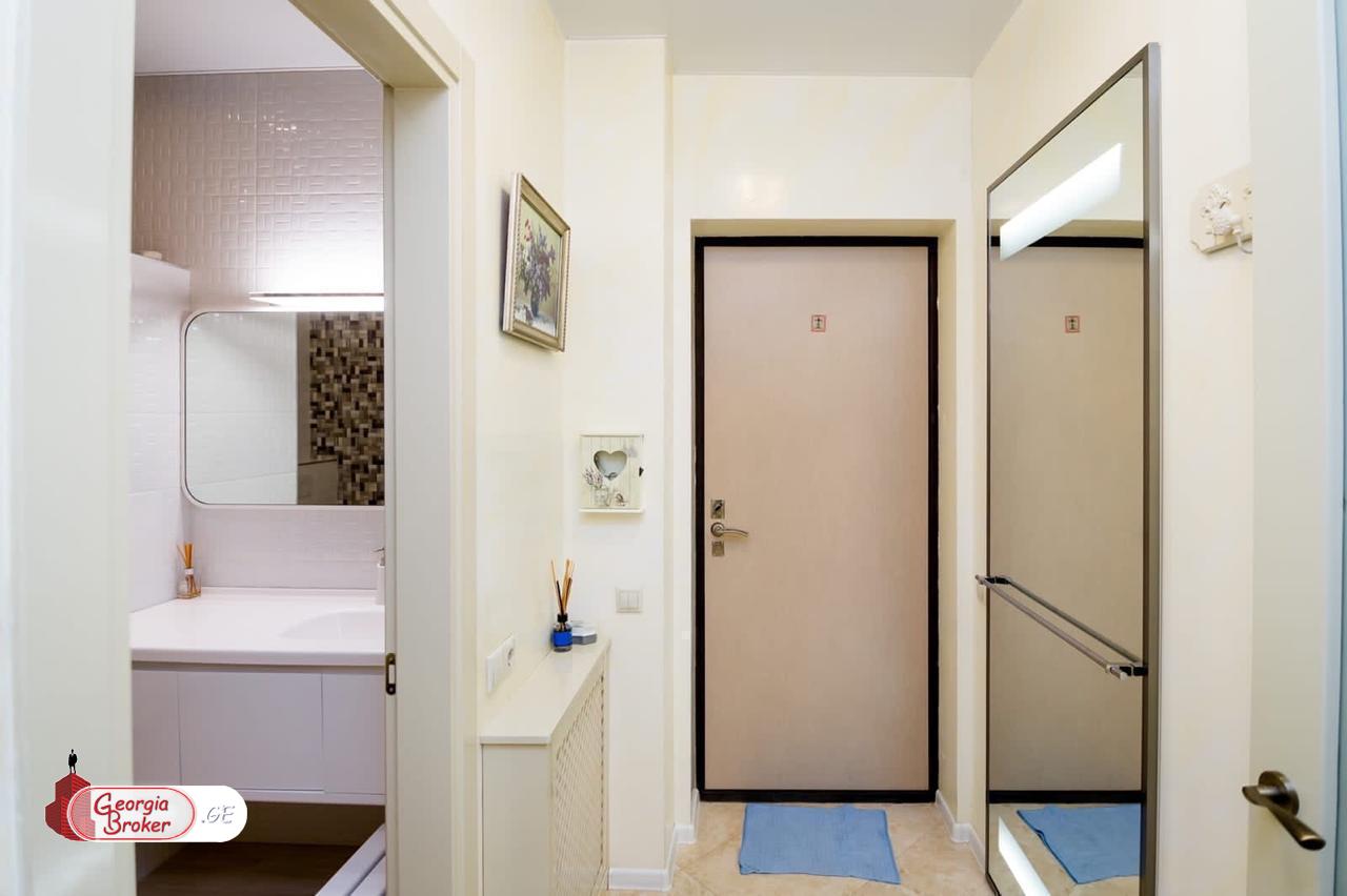 იყიდება ახალი გარემონტებული 2 ოთახიანი ბინა